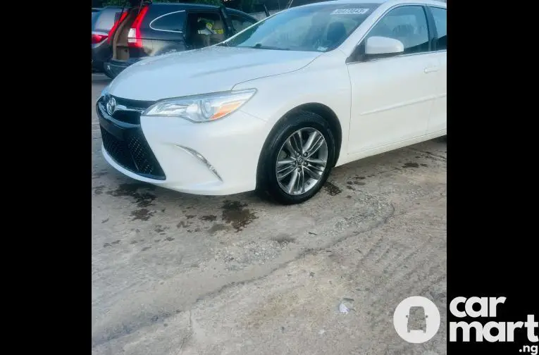 Used Toyota Camry Sport 2015 - 2/5