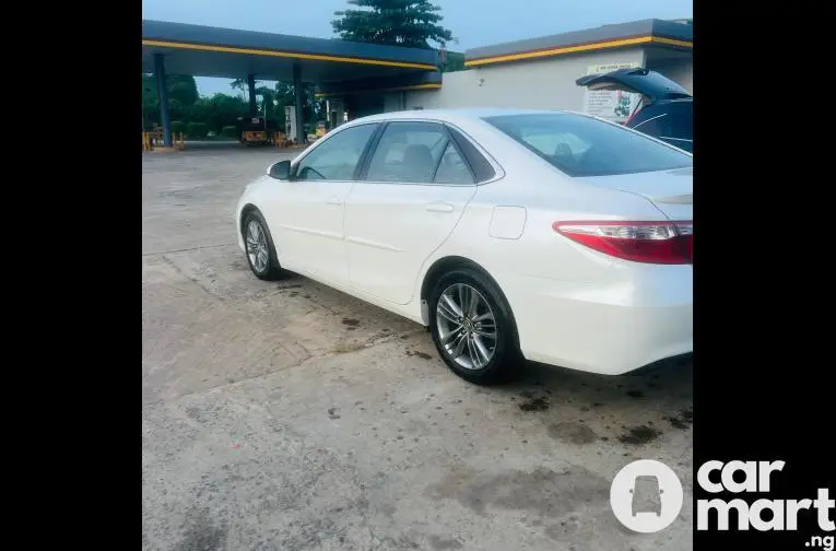 Used Toyota Camry Sport 2015 - 3/5