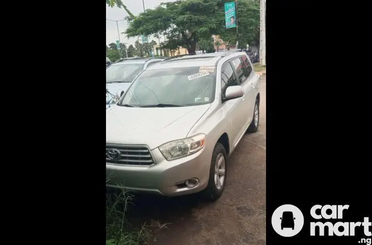 2010 TOYOTA HIGHLANDER