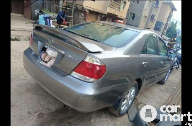 Used 2005 Toyota Camry - 2/4