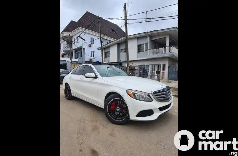 Few months registered 2015 Mercedes-Benz C300 4MATIC (full option) - 4/5