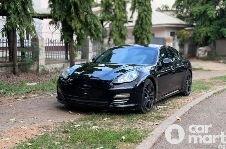 SUPER CLEAN 2010 PORSCHE PANAMERA - 1/5