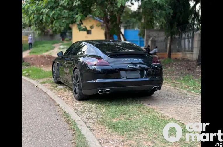 SUPER CLEAN 2010 PORSCHE PANAMERA - 4/5