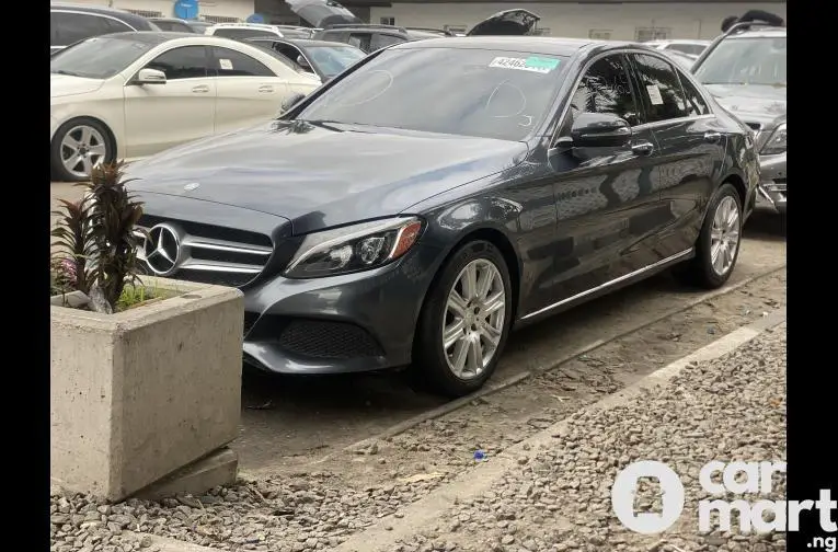 Foreign Used 2016 Mercedes benz C300 - 2/5