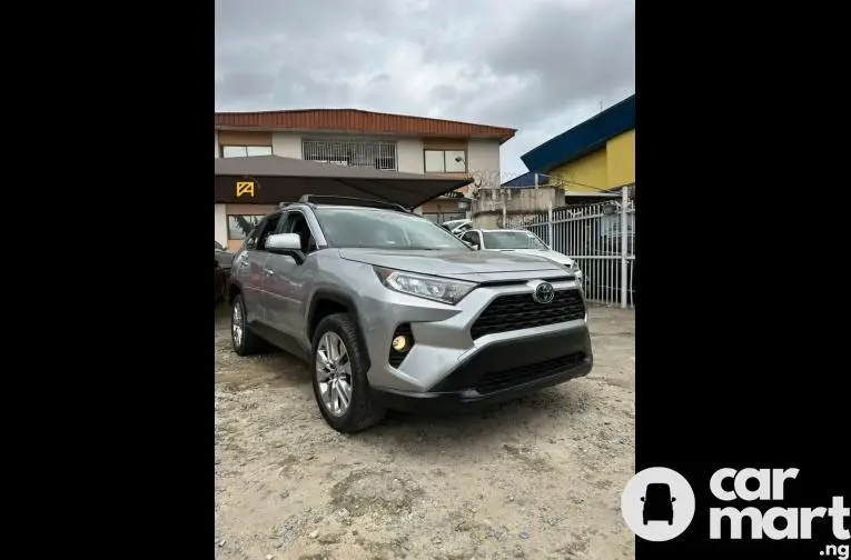 2020 Toyota Rav4 XLE Premium - 1/5