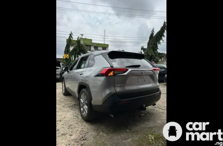 2020 Toyota Rav4 XLE Premium - 5/5