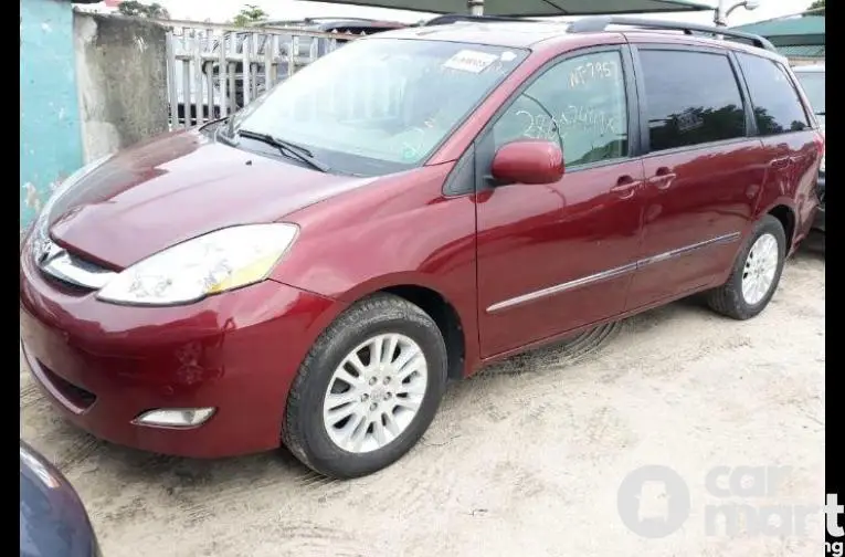 Clean Tokunbo 2006 Toyota Sienna