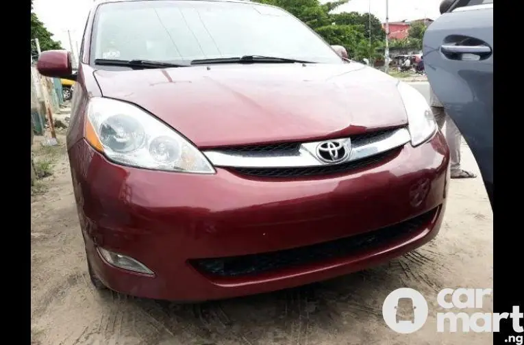 Clean Tokunbo 2006 Toyota Sienna - 1/5