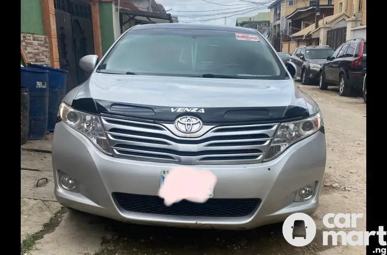 Briefly Used 2012 Toyota VENZA AWD - 1/5