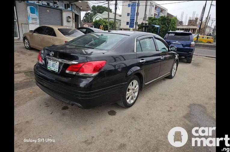 Used Toyota Avalon 2011 - 2/5