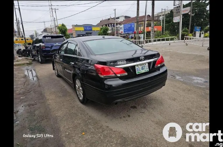 Used Toyota Avalon 2011 - 3/5