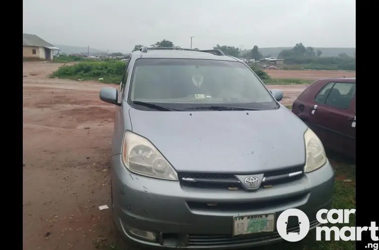 Used 2005 Toyota Sienna - 1/5