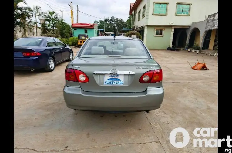 Super Clean 2004 Toyota Corolla - 2/5