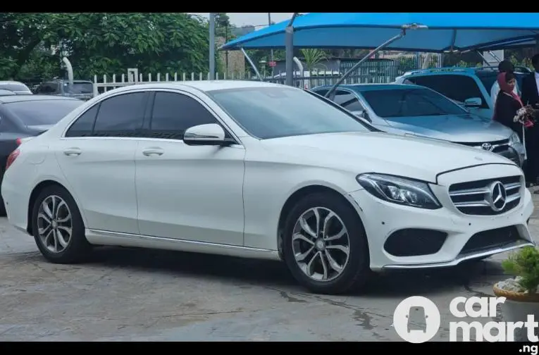 Super clean 2016 Mercedes Benz C300 - 1/5