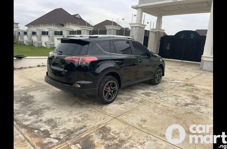 CLEAN 2017 UPGRADED TOYOTA RAV4 - 5/5