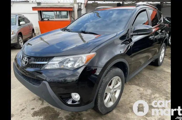 2015 Foreign-used Toyota RAV4 LE - 1/5