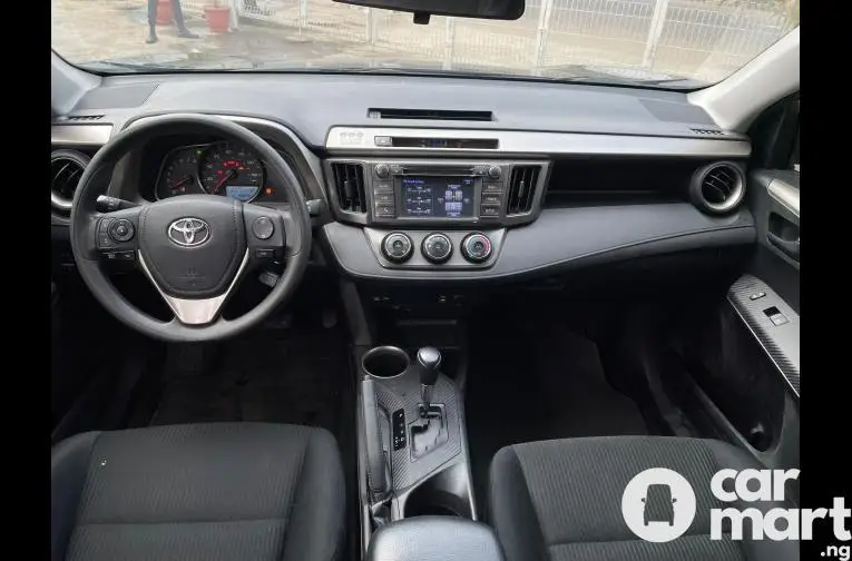 2015 Foreign-used Toyota RAV4 LE - 2/5