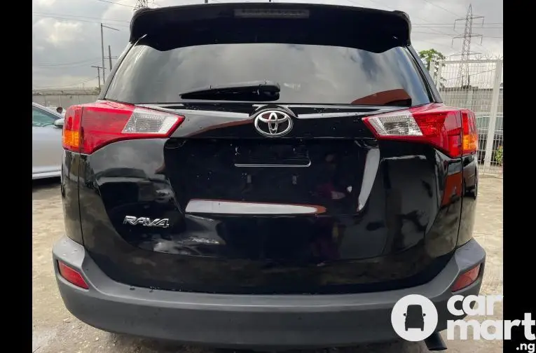 2015 Foreign-used Toyota RAV4 LE - 5/5