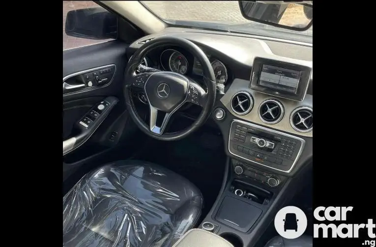 Pre-Owned 2015 Mercedes Benz GLA250 - 3/5