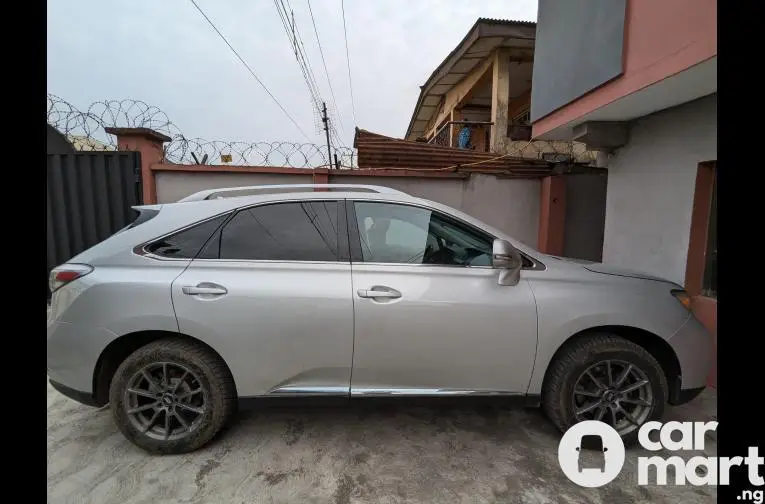 Foreign used 2010 Lexus RX350 - 2/5