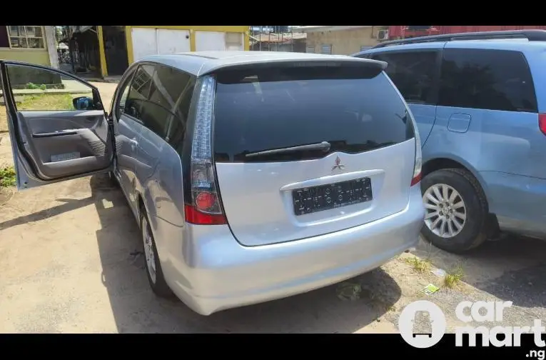 Mitsubishi Grandis 2005 TOKUNBO (foreign Used) - 5/5