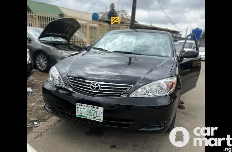 2004 Toyota Camry LE - 1/5