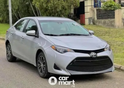 Foreign used 2018 Toyota Corolla LE - 2/5