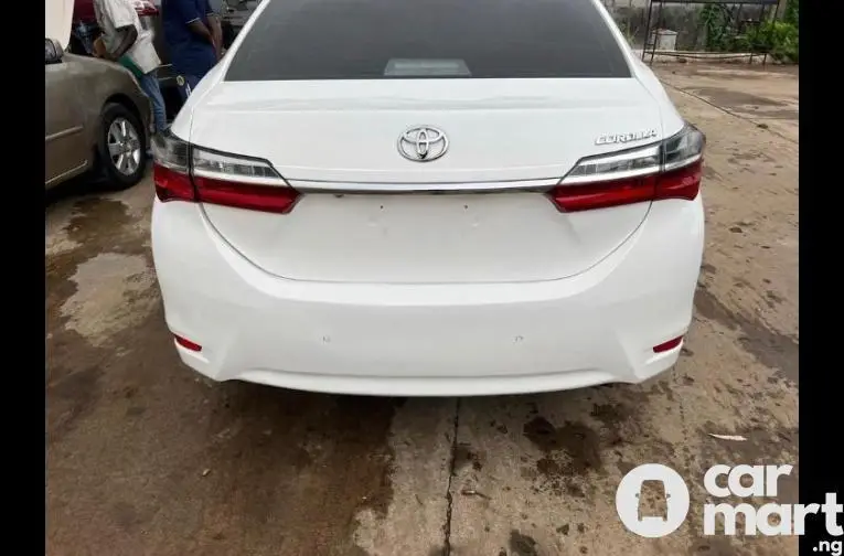 Toyota Corolla 2017 Altis - 2/5