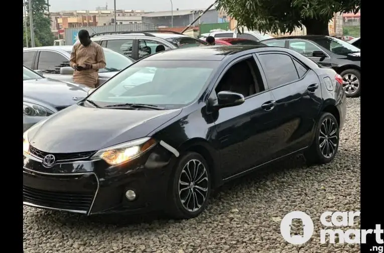 FOREIGN USED 2015 TOYOTA COROLLA S - 2/5