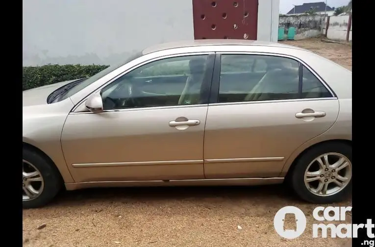 Used Honda accord 2007 model - 4/5