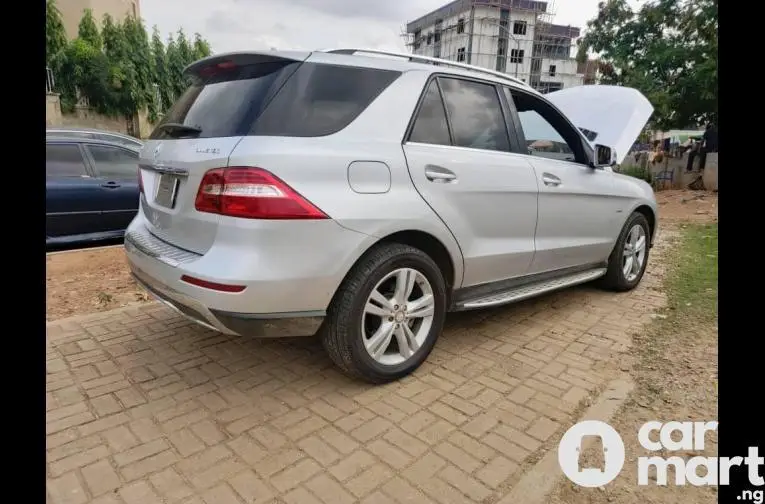 DIRECT FOREIGN USED 2012 MERCEDES BENZ ML350 WITH DIESEL ENGINE - 4/5