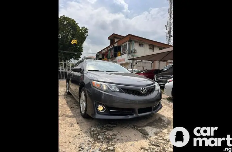 2012/13 Toyota Camry SE - 1/5