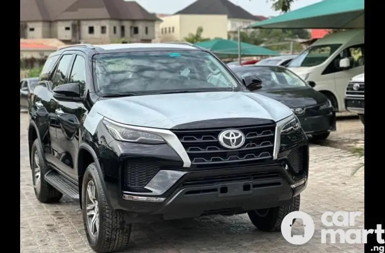 BRAND NEW 2024 TOYOTA FORTUNER - 2/5