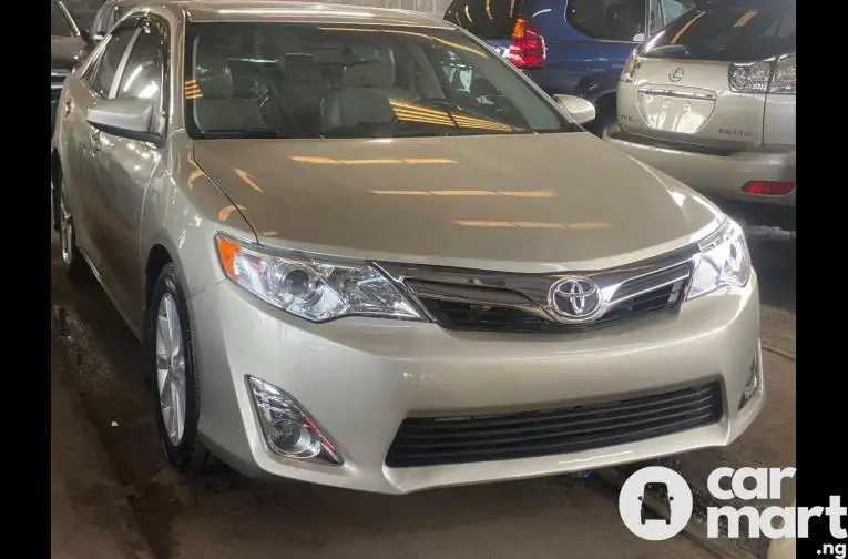 Foreign Used 2013 Toyota camry xle - 2/5