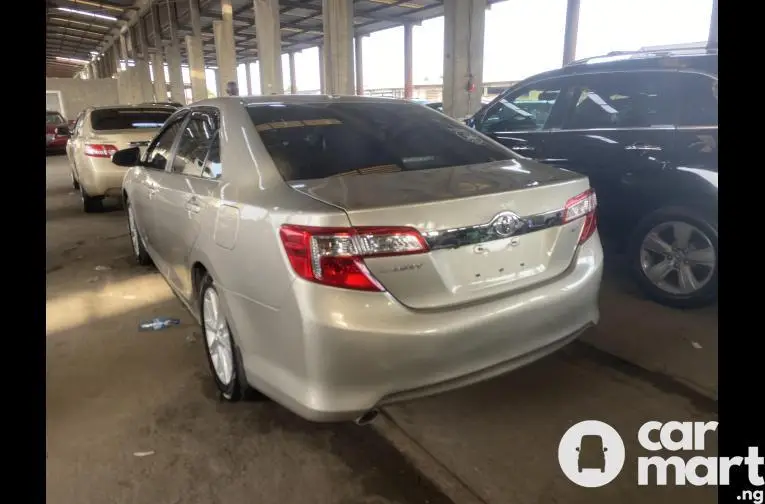 Foreign Used 2013 Toyota camry xle - 4/5