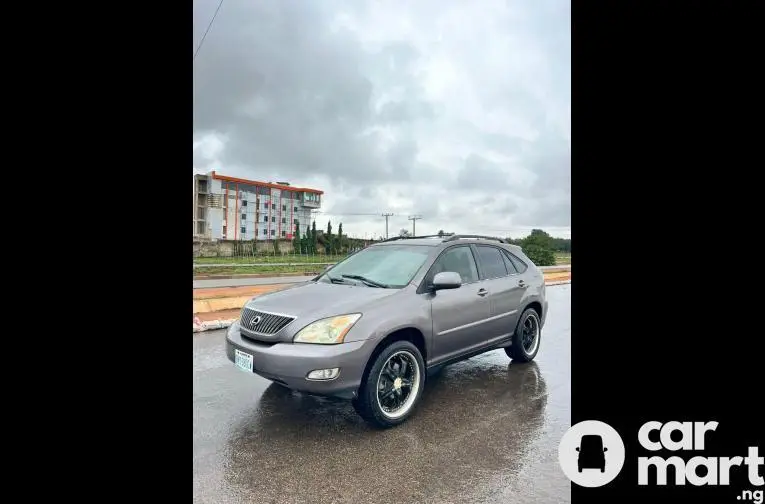 Extremely Sound and clean First Body Lexus Rx330