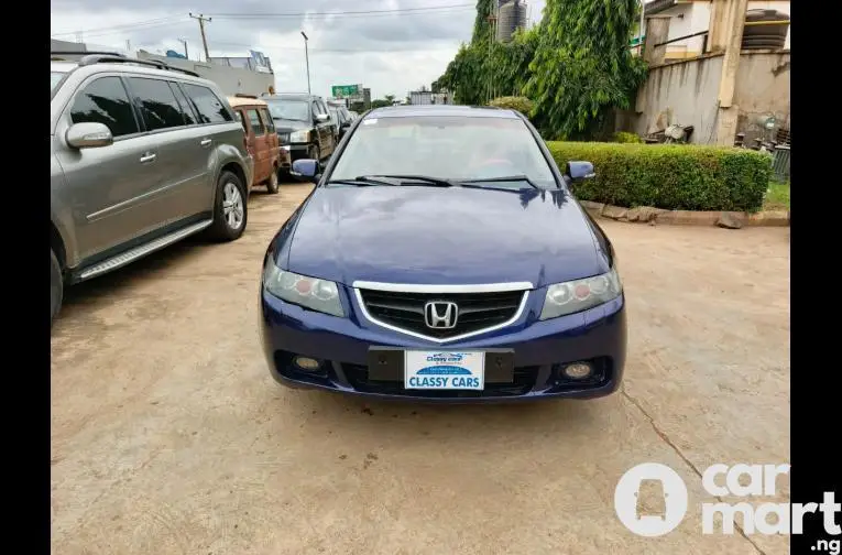 Clean Honda Accord 2004 Model