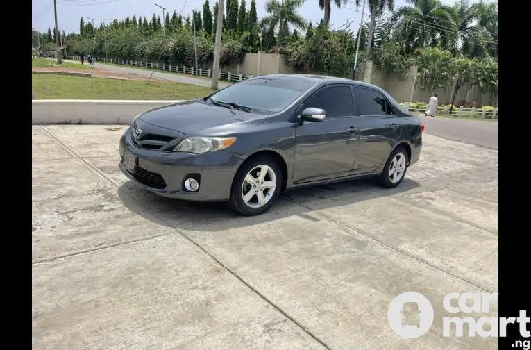 SUPER CLEAN 2012 TOYOTA COROLLA - 1/5