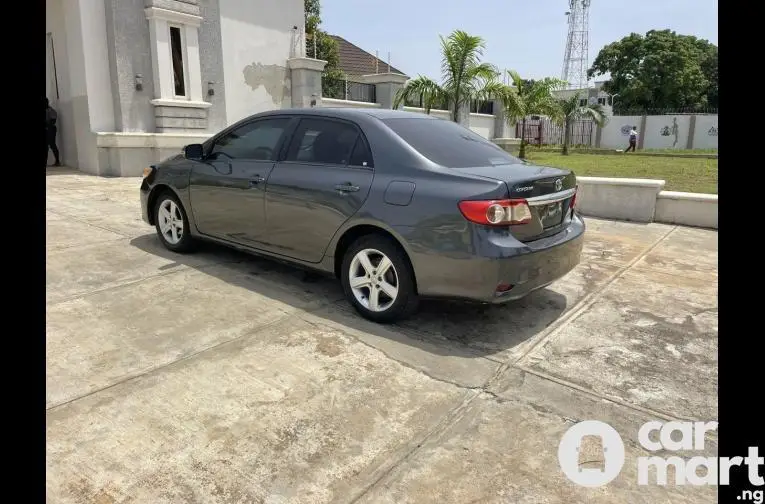 SUPER CLEAN 2012 TOYOTA COROLLA - 4/5