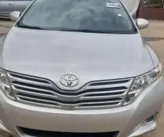 Super clean Toyota Venza 2010