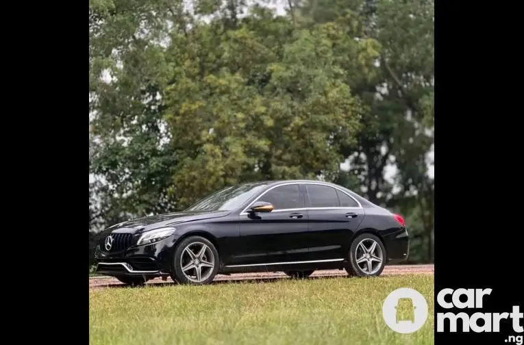 SUPER CLEAN 2015 MERCEDES BENZ C300 - 2