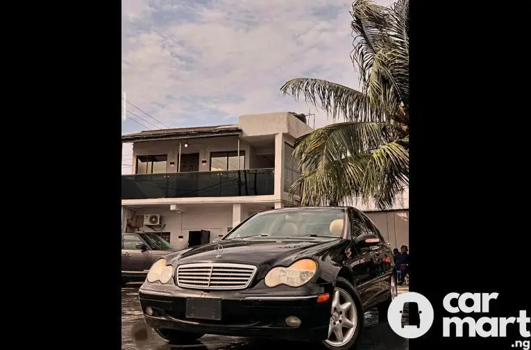 Pre-Owned 2005 Mercedes Benz C320 - 1