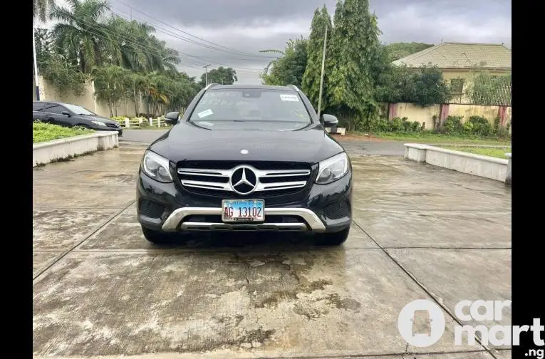 USED 2017 MERCEDES BENZ GLC300 - 1/5