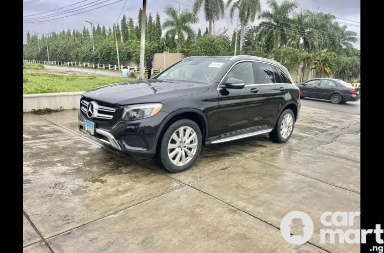 USED 2017 MERCEDES BENZ GLC300 - 2/5