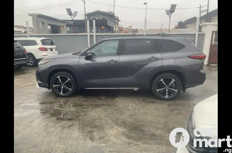 2023 Toyota Highlander XSE AWD - 2/5