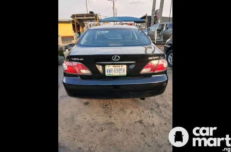 Clean 2004 Lexus ES300 - 2/5