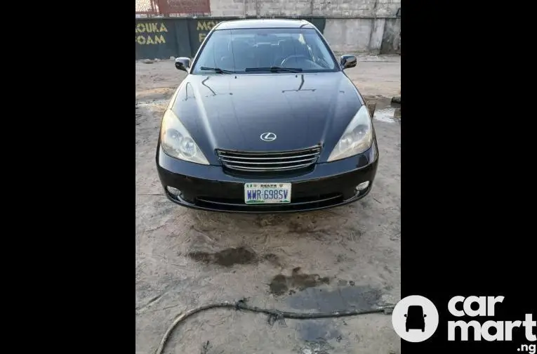 Clean 2004 Lexus ES300 - 3/5