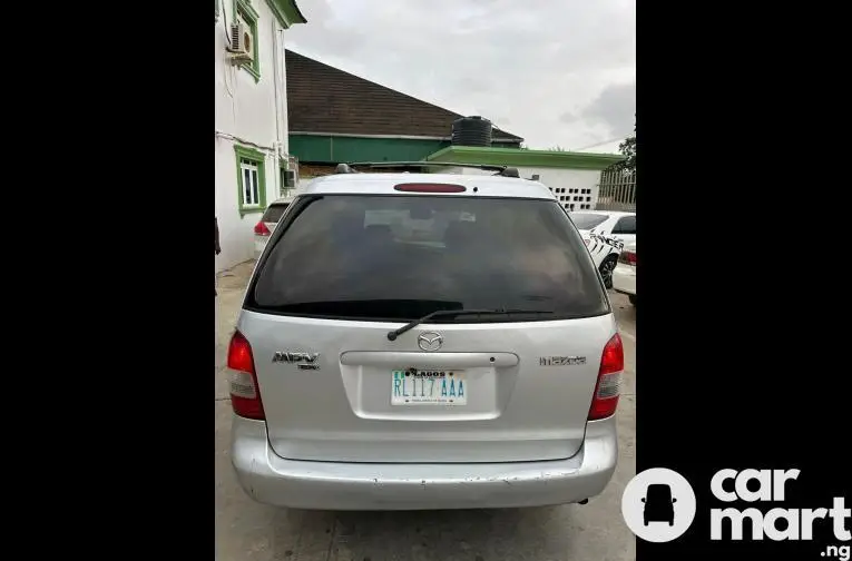 Excellent 2005 Mazda MPV - 2