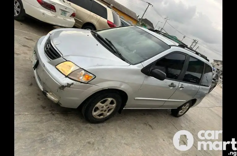 Excellent 2005 Mazda MPV - 3/5