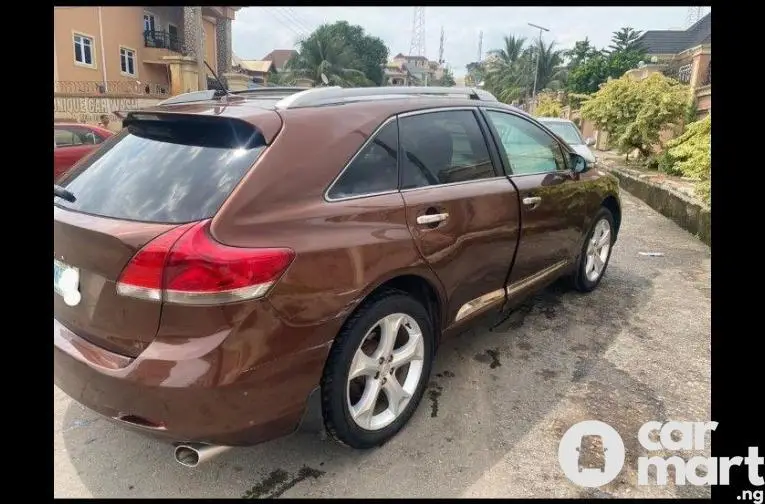 Used 2010 Toyota Venza - 1/5